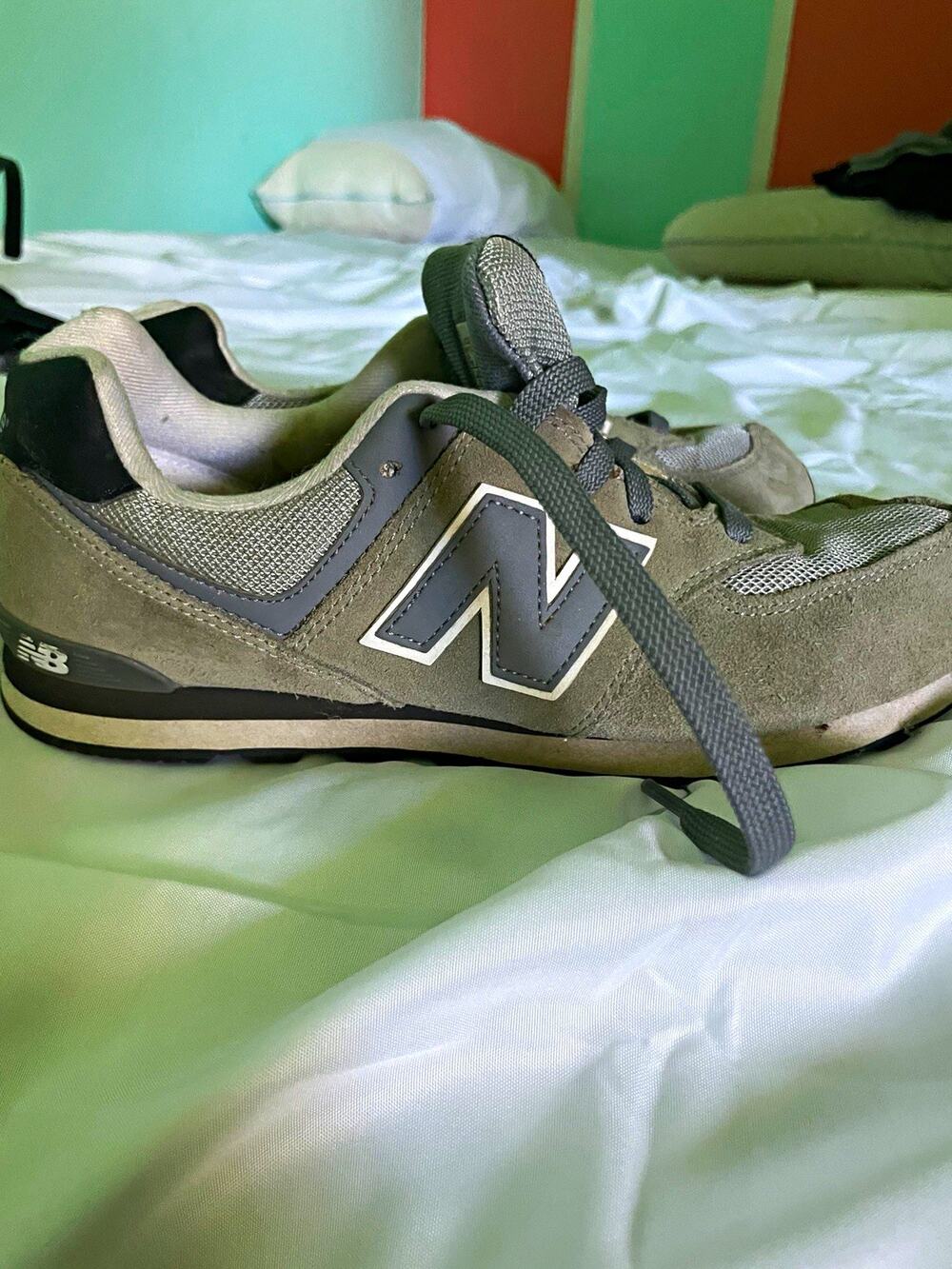 New Balance 574 Gray/Silver/White Low Top Lace Up Men's Sneakers ML574EG